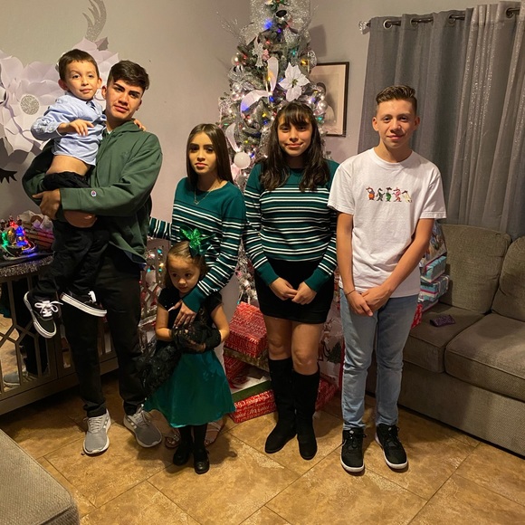 Meet your Posher, Micaela - Picture 1 of 1